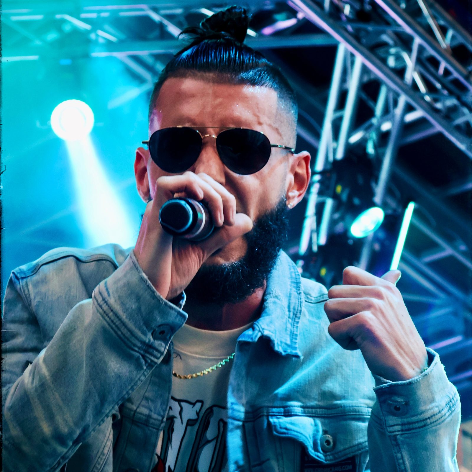 LUSS performing live with the mic