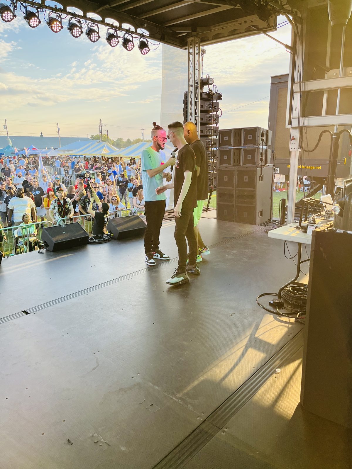 LUSS performing seen from the side of the stage